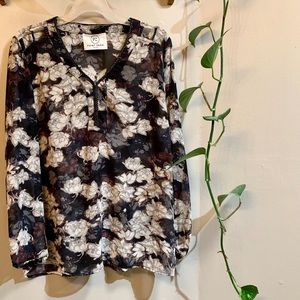 3/30$ Floral print long sleeve loose v-neck blouse
